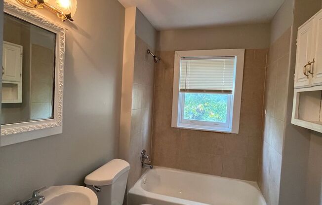 3 beds, 1 bath, $1,400