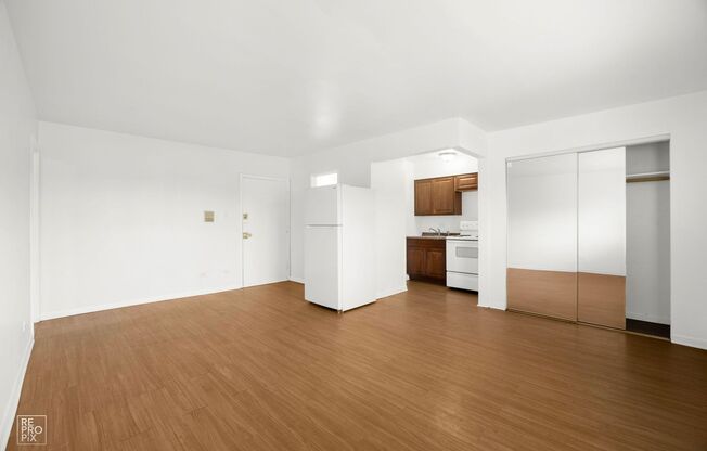 1426 S CICERO AVE