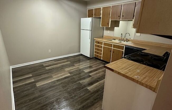 2 beds, 1 bath, 970 sqft, $1,100, Unit 101-C