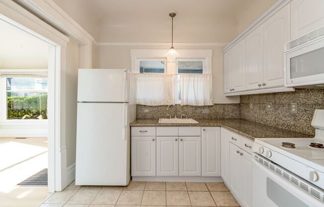 1 bed, 1 bath, $2,100, Unit 2065 Eagle Ave #A - LU