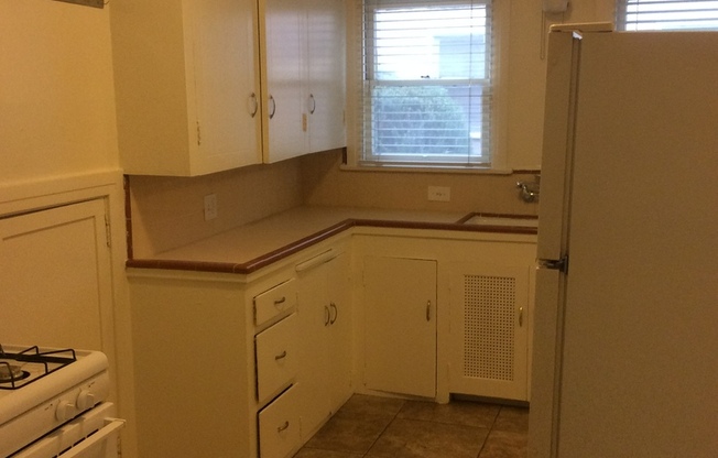 2 beds, 1 bath, $1,200, Unit #2027