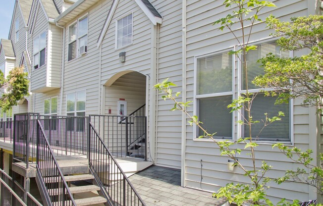 Hoodview Apartments
