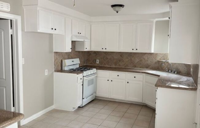 2433-2435 S. Baldwin Ave.