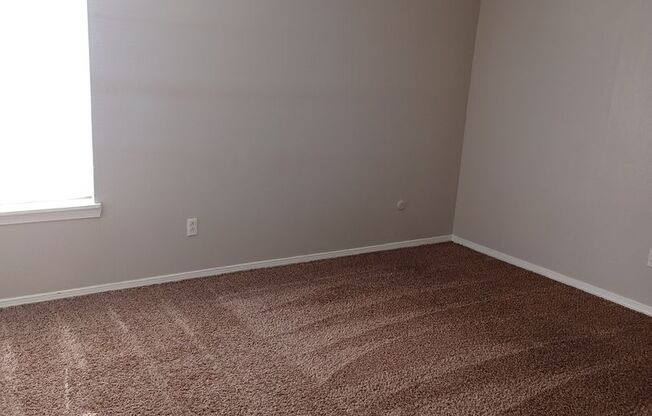 3 beds, 2 baths, 1,320 sqft, $1,320, Unit 79
