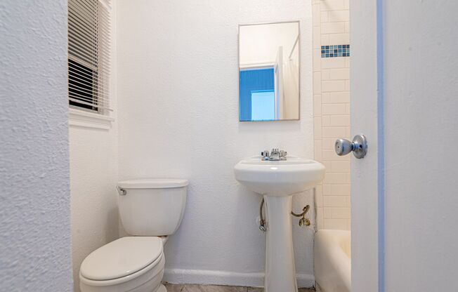 Studio, 1 bath, 350 sqft, $1,150, Unit Unit 204