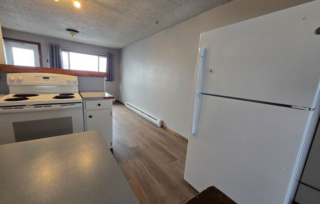 2 beds, 1 bath, $1,600