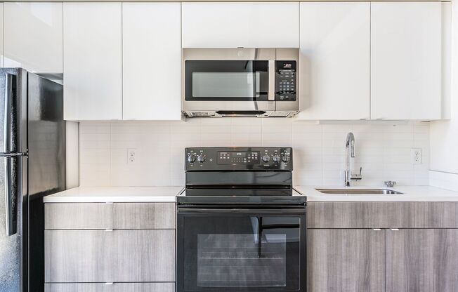 Studio, 1 bath, 439 sqft, $1,725, Unit 711