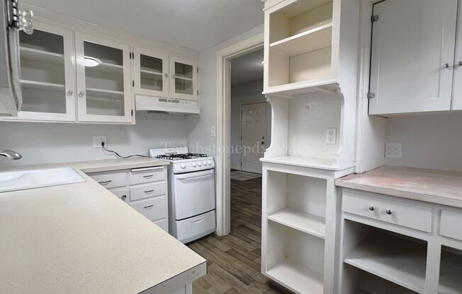 1 bed, 1 bath, 695 sqft, $1,295, Unit #7