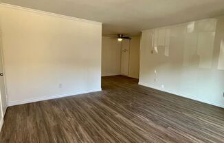 2 beds, 1 bath, $2,300, Unit 4