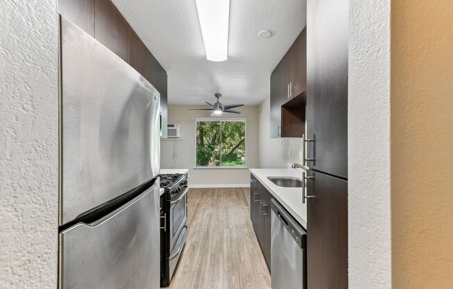 1 bed, 1 bath, 640 sqft, $1,600, Unit 77