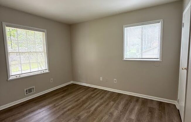 3 Bed / 1.5 Bath with Bonus, Lots of Storage and Garage In Decatur!