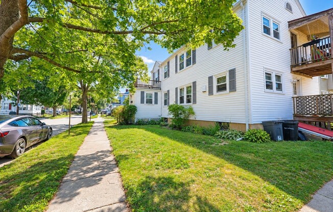 2 beds, 1 bath, 900 sqft, $2,300, Unit 2