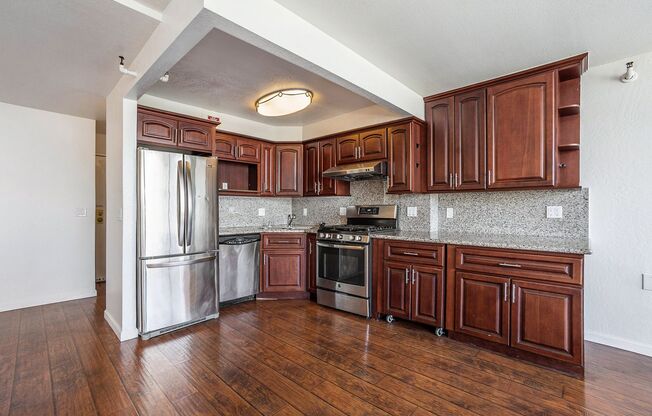 801 Franklin St #1221 - 2 bedroom | 1.5 bath | 2 level Condo