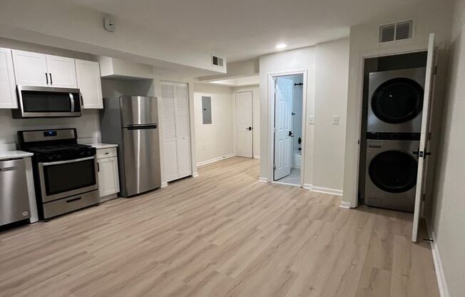 2 beds, 1 bath, $2,200, Unit (Unit 4)