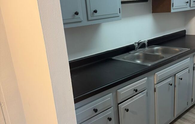 2 beds, 1 bath, 800 sqft, $1,400, Unit 4RW-14