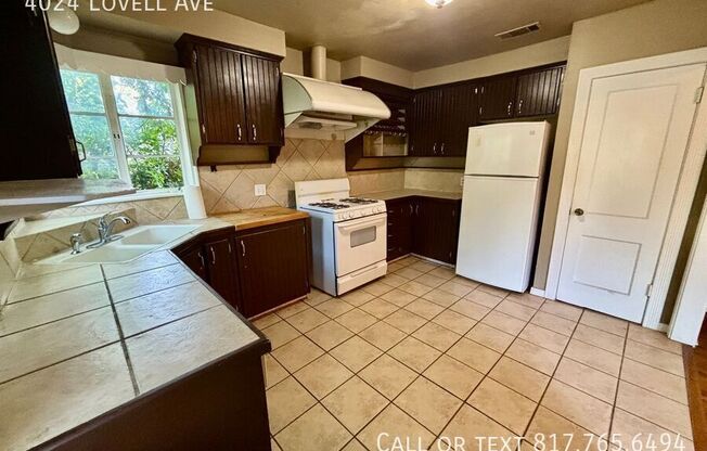 4024 LOVELL AVE