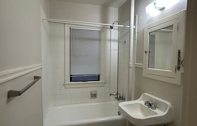 1 bed, 1 bath, 600 sqft, $1,295, Unit 201