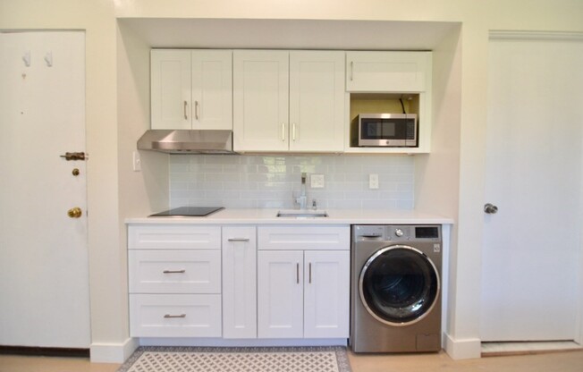 Studio, 1 bath, 264 sqft, $2,300, Unit 3