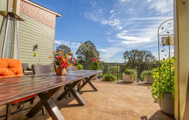 2 beds, 1.5 baths, 872 sqft, $1,750, Unit 108