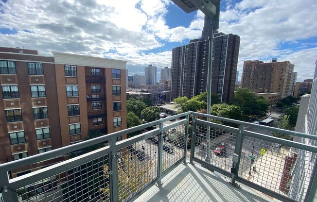 Beautiful Uptown Condo for Rent: 2 bed, 2 bath