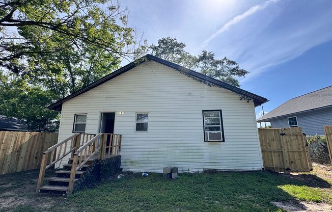 1224 13th Ave - 2 bedrooms - 1 1/2 baths