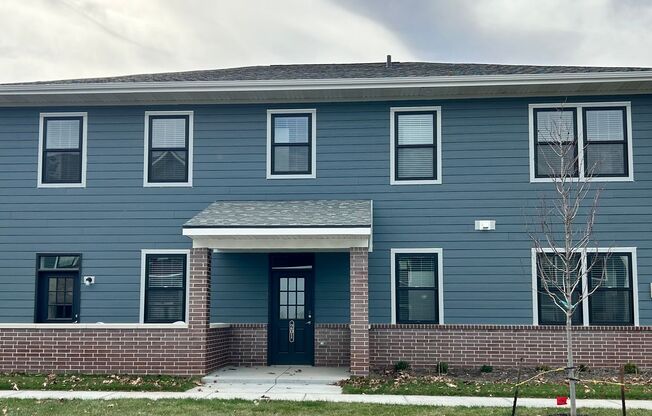 2 beds, 2 baths, 1,337 sqft, $1,895, Unit 20625 Spence Court Unit 201 Duplex w/Walk-In Pantry & Built-in Office Nook B1632 D3