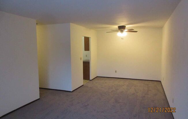 2 beds, 1 bath, $1,075, Unit 15623 - 09