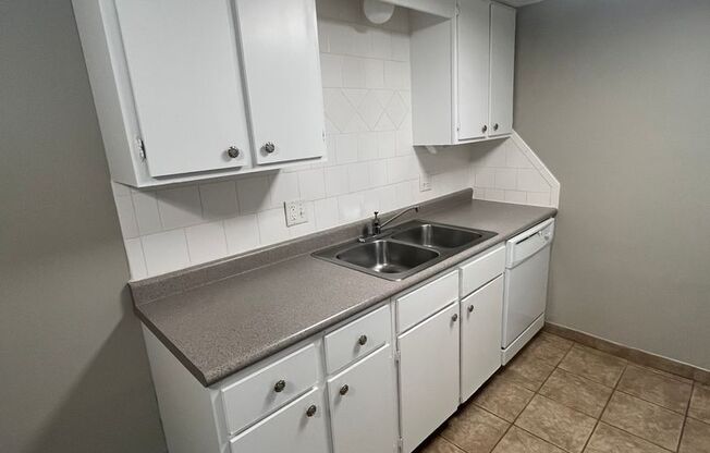 1 bed, 1 bath, 720 sqft, $955, Unit 14