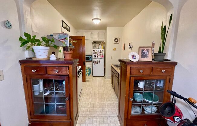 1 bed, 1 bath, $950, Unit 27