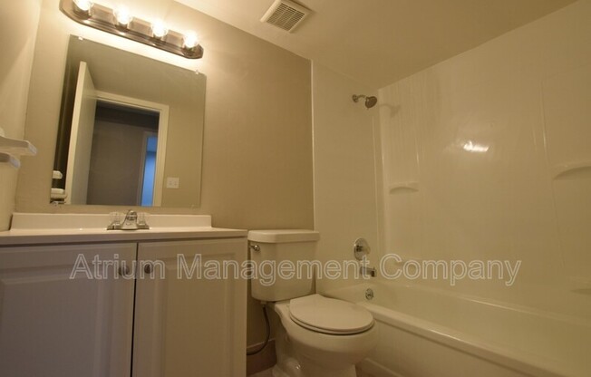 3325 N WESTMORELAND DR