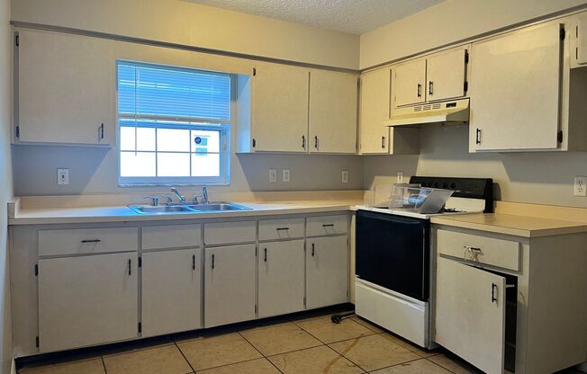 Fresh and Refurbed 3 Bed / 2 Bath Home in Apopka