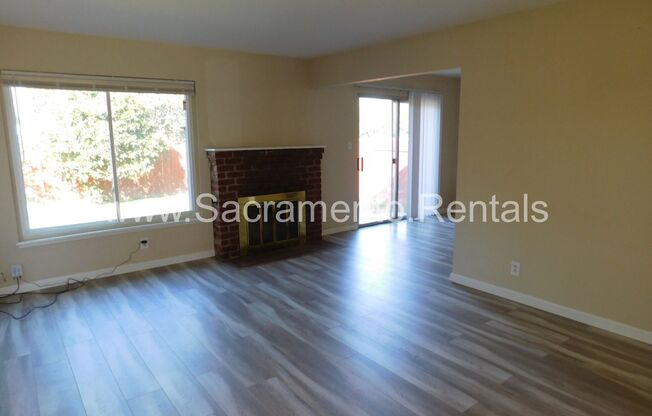 South Sacramento 3bd/2ba House with 2 Car Garage