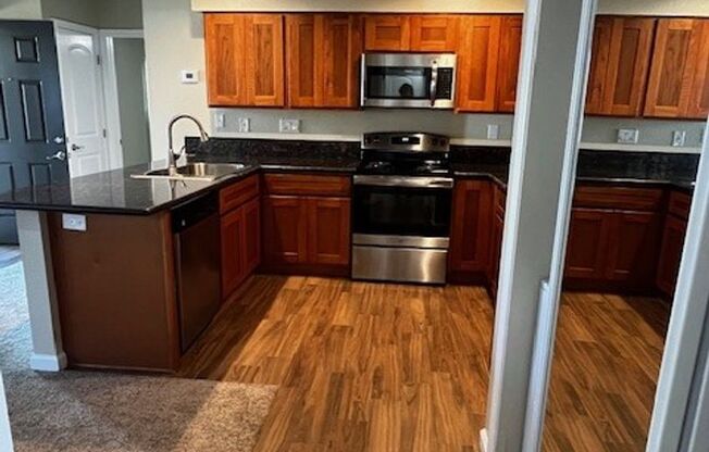 2 beds, 2 baths, 900 sqft, $2,005, Unit 123