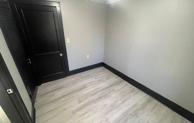 2 beds, 1 bath, $1,000, Unit Vine, 732