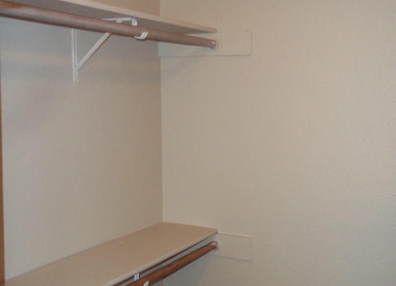 2 beds, 1.5 baths, $1,250, Unit # 1041