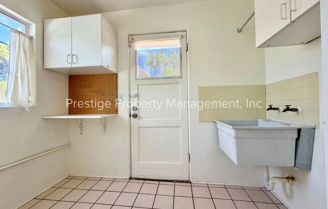 Spacious With Vintage Charm- 2/1 Centrally Located and Waiting For You!