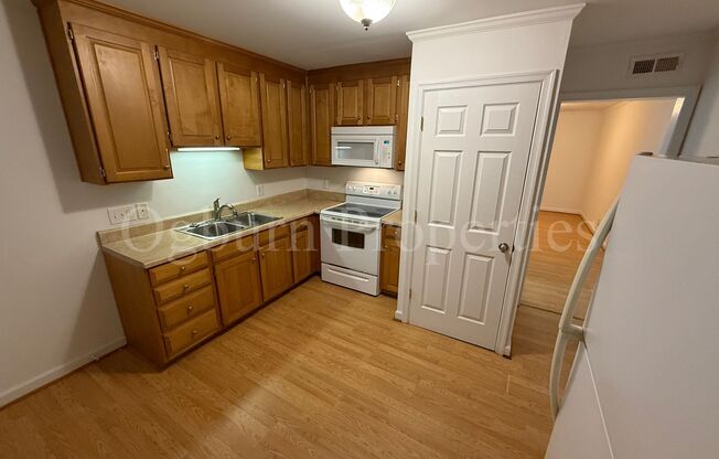 2 beds, 1 bath, $895, Unit 845-B