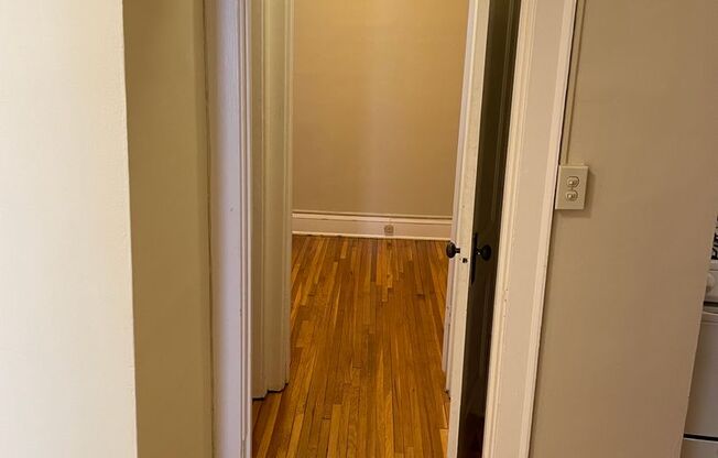 1 bed, 1 bath, 600 sqft, $969, Unit 215