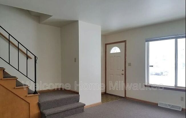 6735 N 75 ST