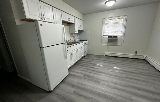 2 beds, 1 bath, $950, Unit 3