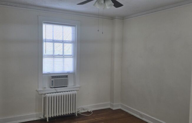 2 beds, 1 bath, 840 sqft, $1,200, Unit 4D