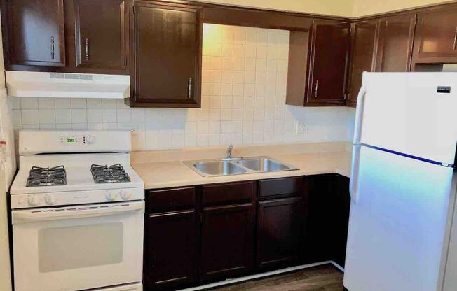 2 beds, 1 bath, 850 sqft, $1,799, Unit 629-6