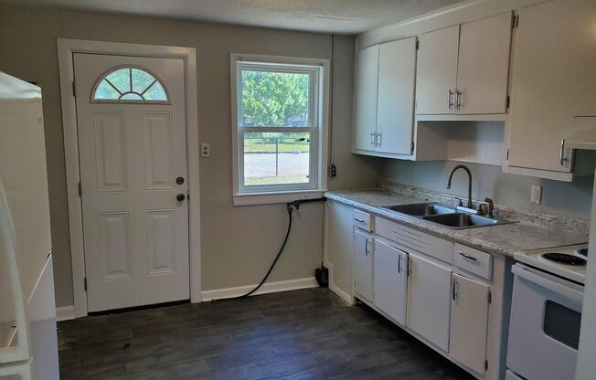 2 beds, 1 bath, $830