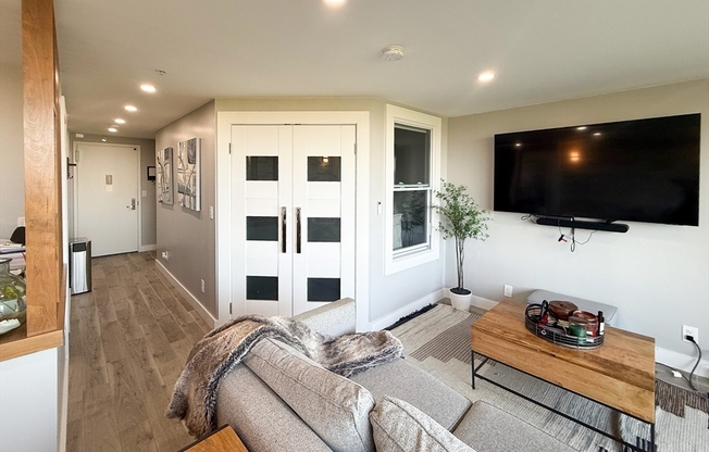 1 bed, 1 bath, 590 sqft, $4,000, Unit 11G