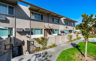 2 beds, 1.5 baths, $2,595, Unit 09