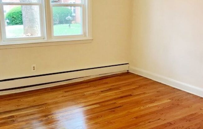 2 beds, 1 bath, 800 sqft, $1,695, Unit A12