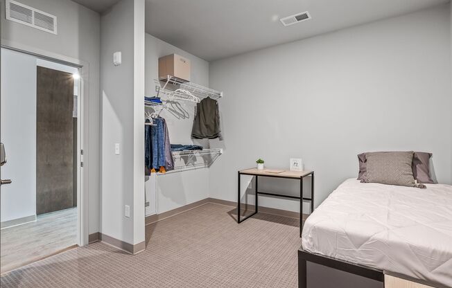 2 beds, 1 bath, 818 sqft, $2,300, Unit 212
