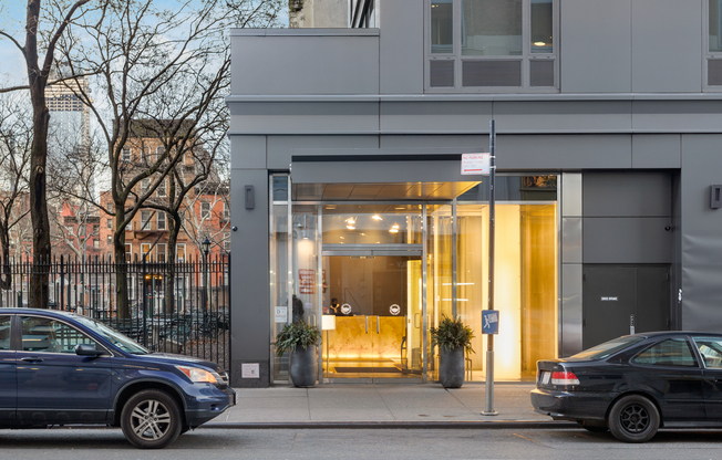 305 W 16 ST