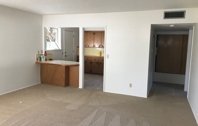 2 beds, 1 bath, $1,900