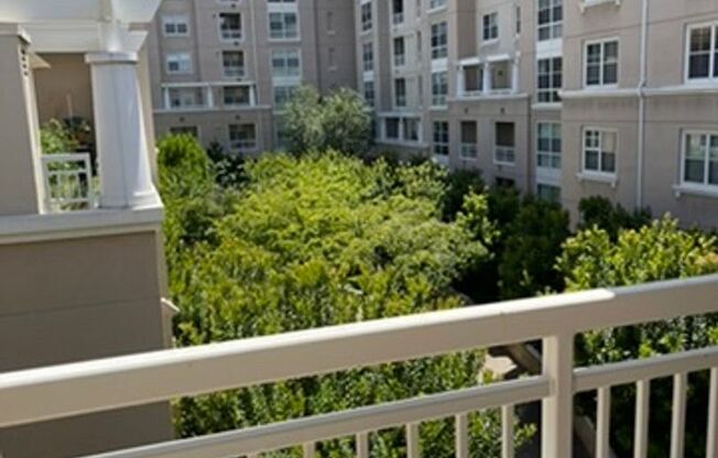 Fabulous Montebello condo, walk/bike to Apple, shopping, entertainment.  Move in NOW!!